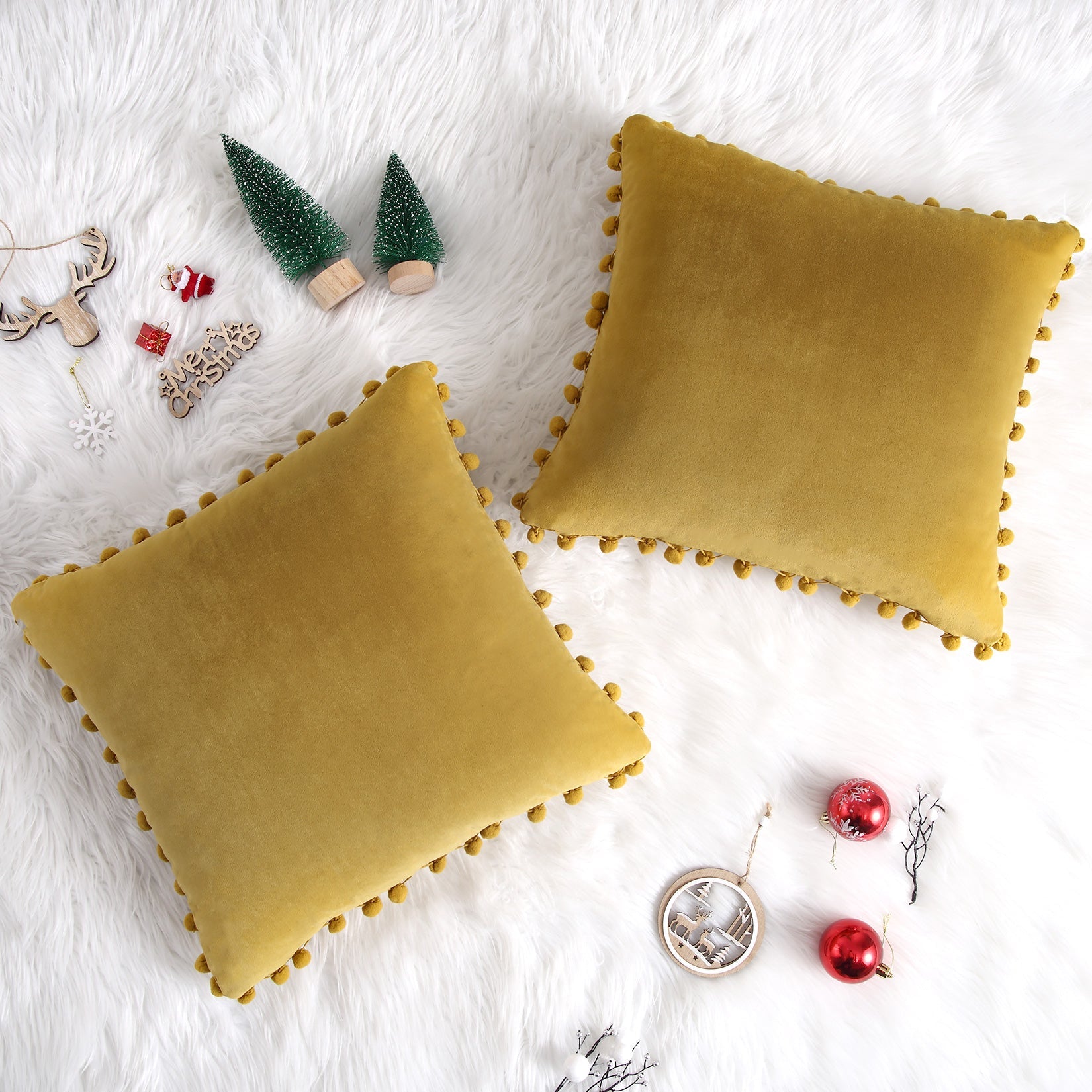 Garvee Christmas Boho Velvet Pillow Covers con pompon per divano e camera da letto, set da 2, rosso, velluto 330 g/m²