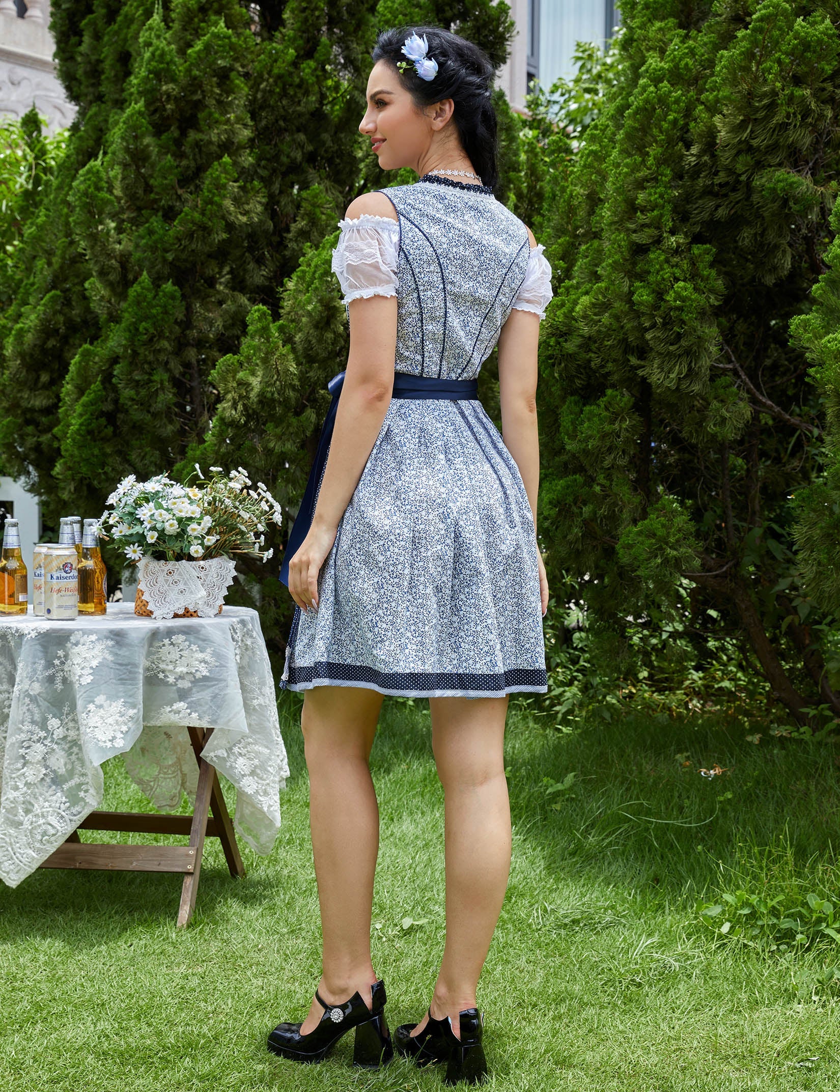 Garvee Dirndl tradizionale da donna, abito con gonna midi, camicetta e grembiule, motivo floreale, blu