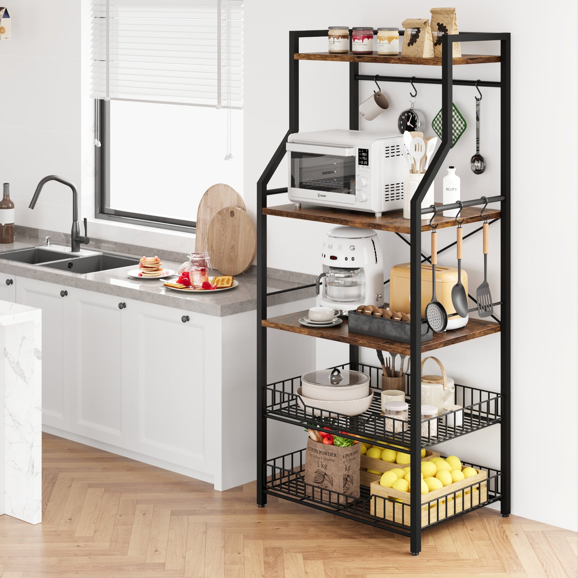 Scaffale da panettiere Garvee con 2 grandi cestini in filo metallico, 5 ripiani, robusto e durevole, per riporre gli utensili da cucina, angolo caffè, MDF e acciaio