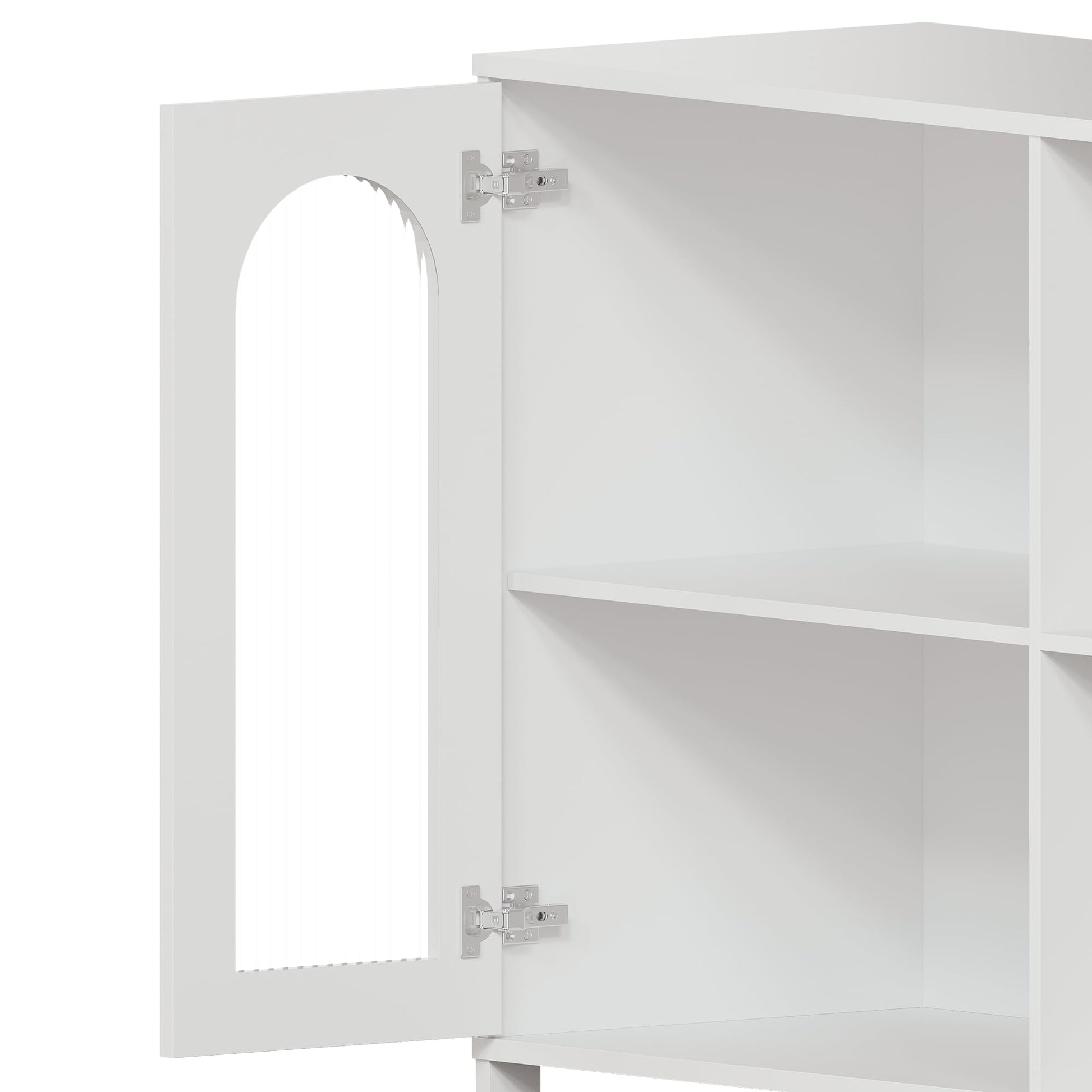 Credenza Garvee Buffet con ante in vetro, ripiani regolabili, MDF 3C, vetro, maniglie in metallo, bianco moderno, per soggiorno e sala da pranzo