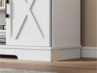 Mobile TV Garvee Farmhouse per TV da 65 pollici con ante scorrevoli e ripiano regolabile, legno, mobili multimediali moderni, bianco e marrone, soggiorno e camera da letto