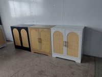 Credenza Garvee con 2 ante in rattan per soggiorno e sala da pranzo, ampio spazio di archiviazione, robusta, versatile, sicura, MDF, colore naturale