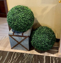 Garvee, palla di bosso artificiale da 16 pollici con 8 modalità di luce, a batteria, materiale PE per giardino e matrimoni, resistente ai raggi UV, telecomando, verde