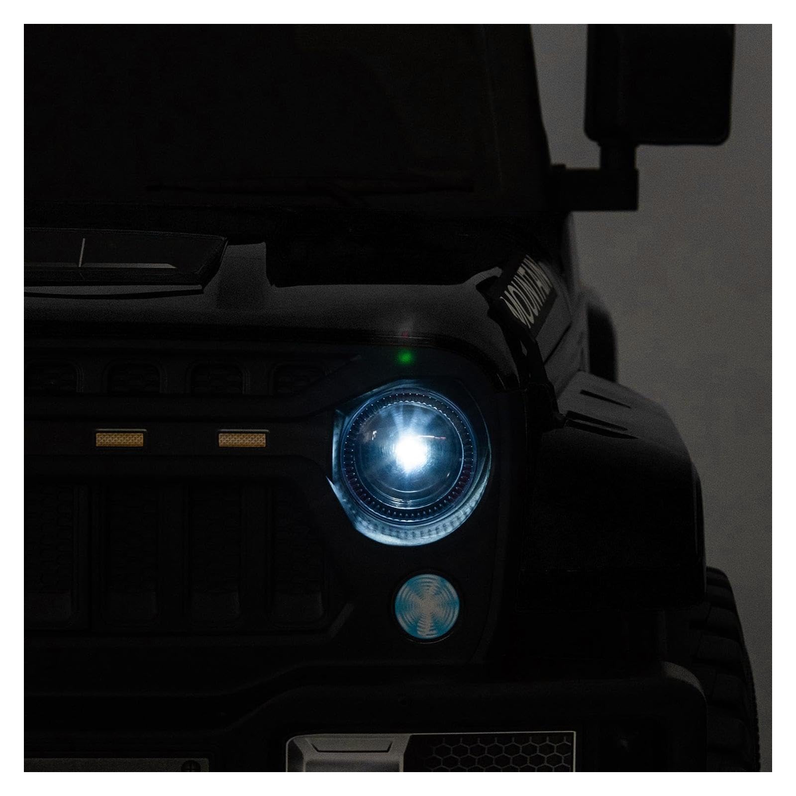 Auto elettrica Garvee 12V per bambini con telecomando 2.4G, Bluetooth, musica, clacson, fari - Regalo per Natale o compleanno