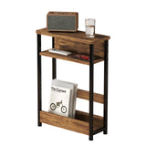 Tavolino laterale stretto Garvee, 3 ripiani con portariviste, in legno MDF, robusto e salvaspazio, marrone, per soggiorno e camera da letto, 18,11x7,87x25,2 pollici - Strisce di tigre