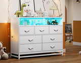 Garvee Cassettiera Moderna 7 Cassetti con Stazione Ricarica e Luci LED per Camera e Soggiorno, 47.2x15.8x37.4 cm, Legno Naturale