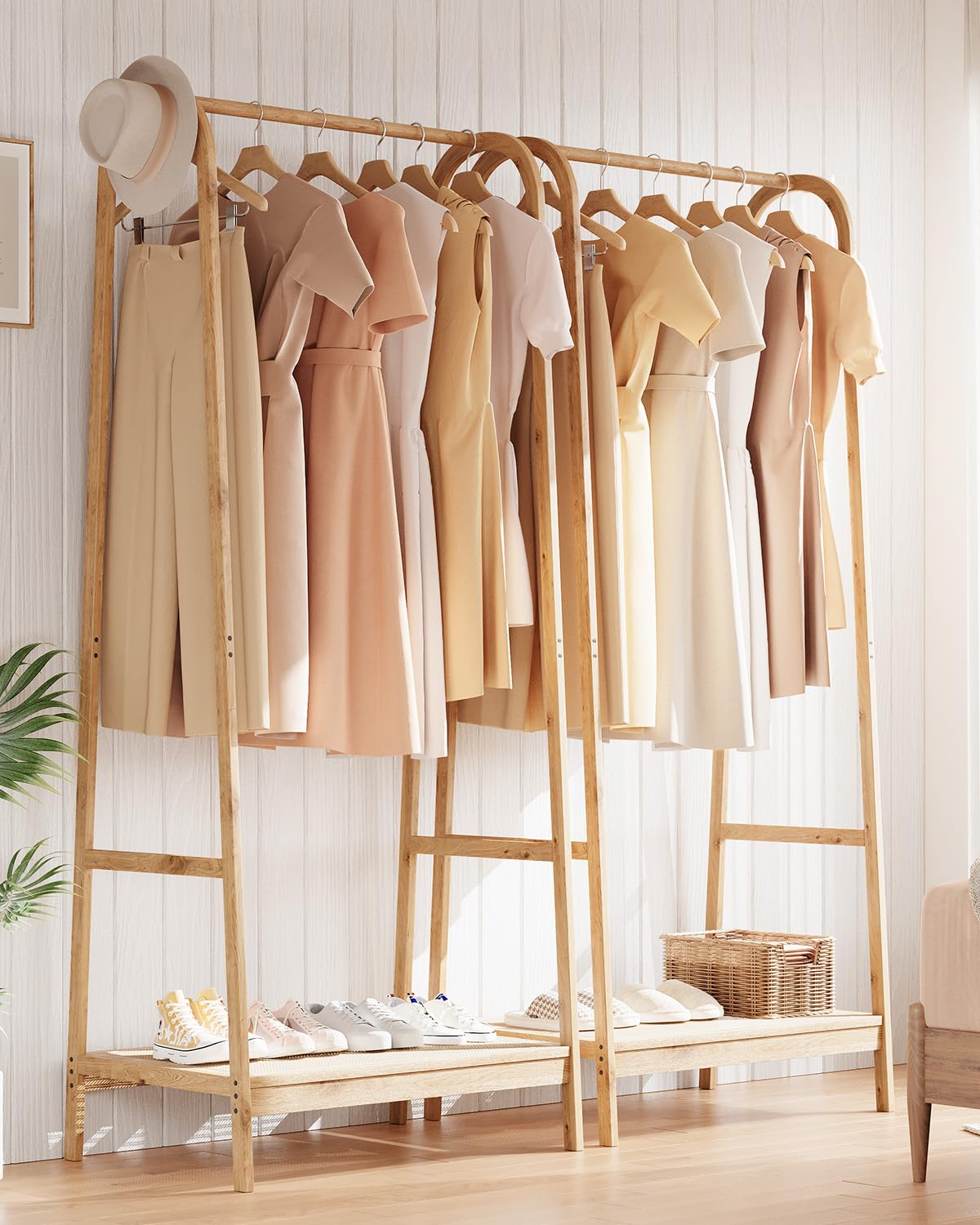 Appendiabiti in bambù Garvee con ripiano per camera da letto e balcone, robusto, grande, effetto legno naturale
