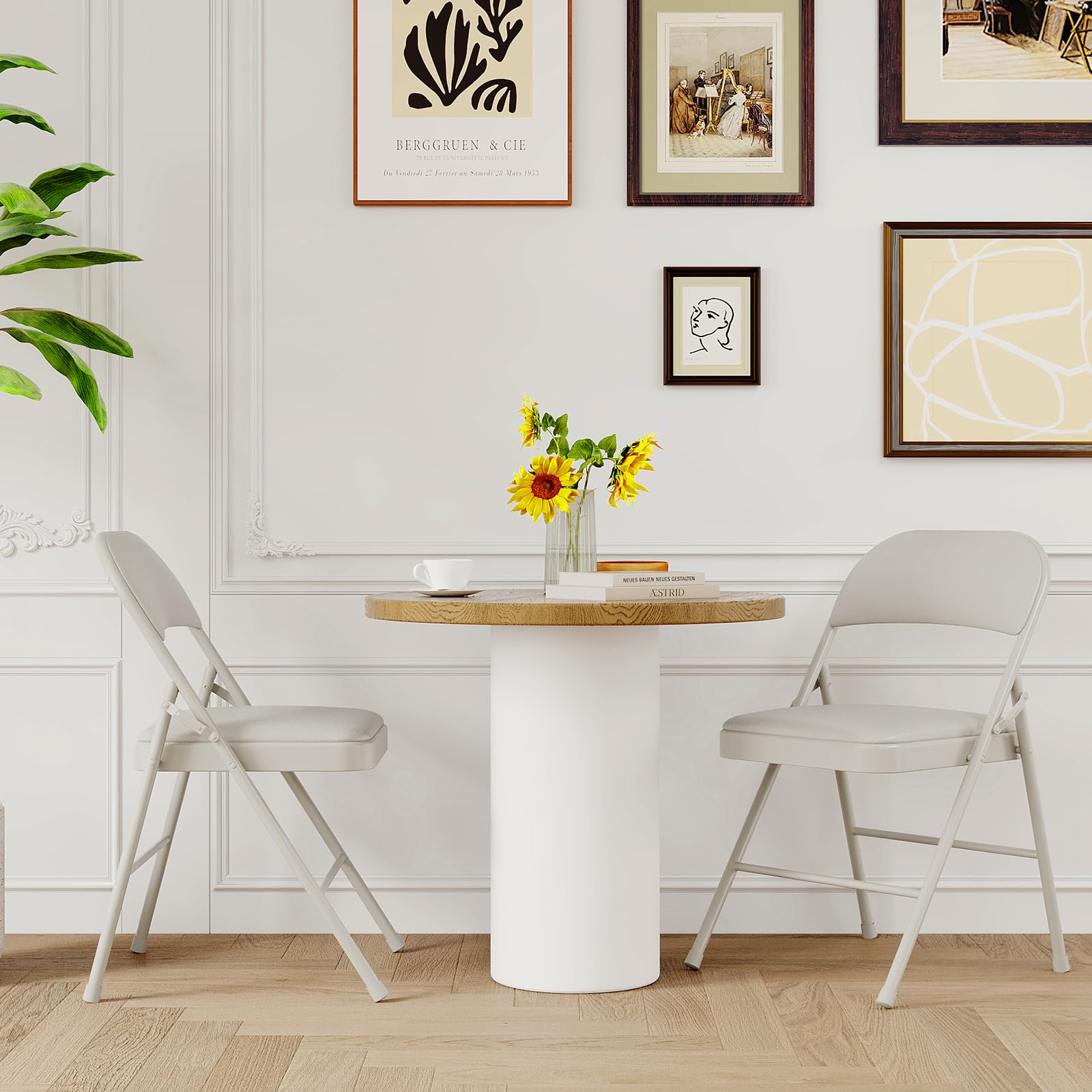 Garvee Set di 4 sedie pieghevoli con cuscini, in similpelle, beige, per uso interno ed esterno, leggere, pieghevoli, supportano fino a 350 libbre