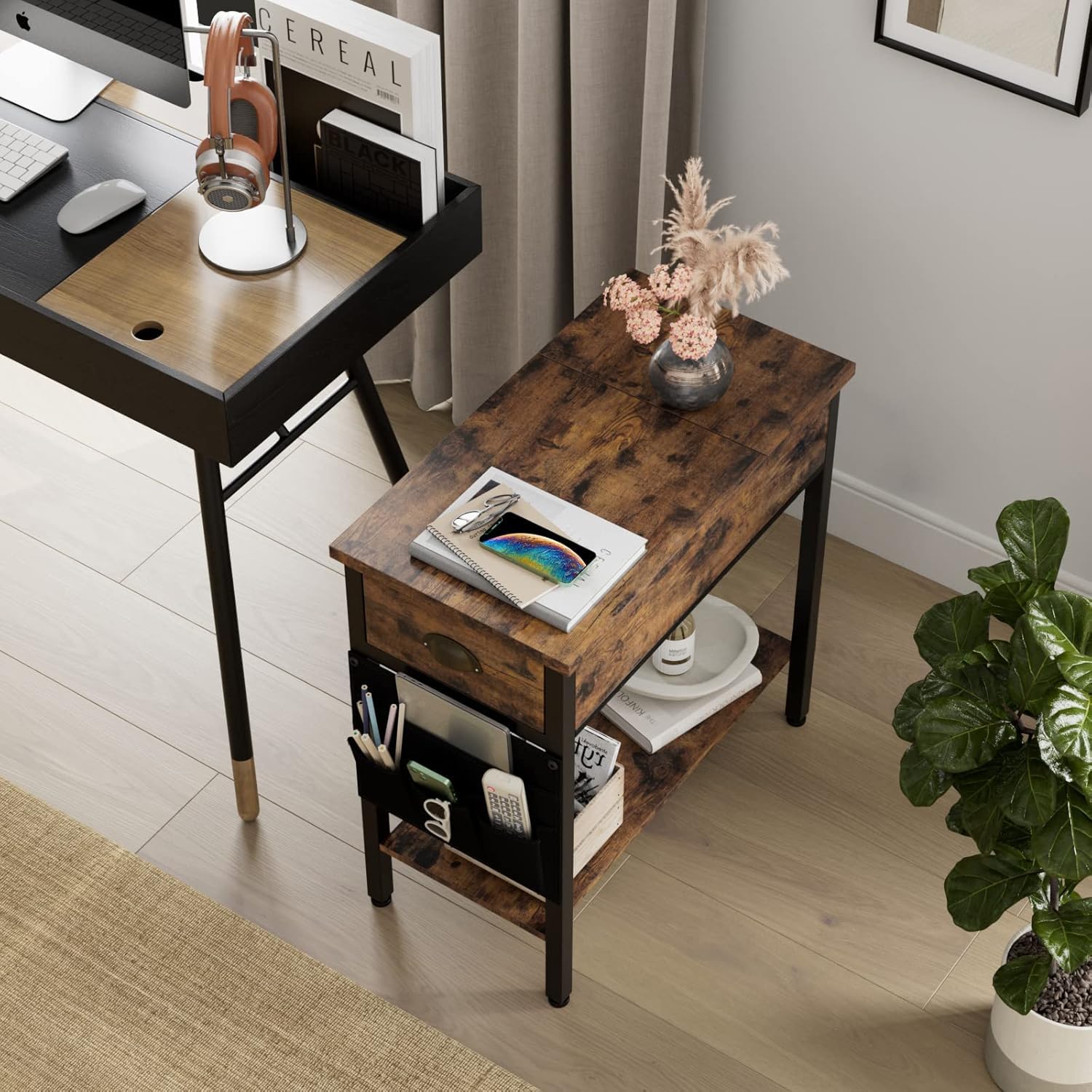 Tavolino laterale GARVEE con cassetto e tasca in tessuto - Comodino versatile in stile retrò per soggiorno e camera da letto (60x32x60 cm, marrone scuro)