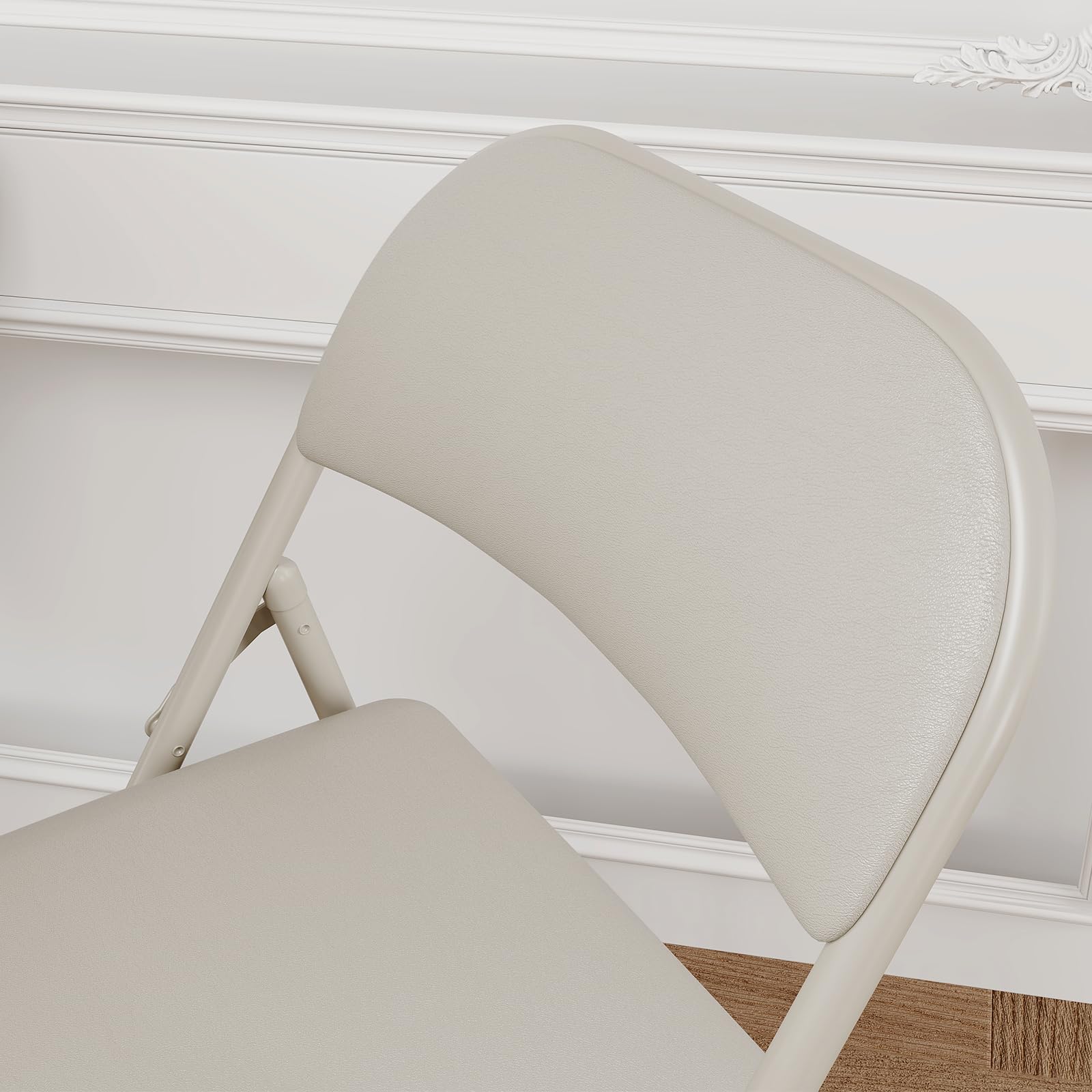 Garvee Set di 4 sedie pieghevoli con cuscini, in similpelle, beige, per uso interno ed esterno, leggere, pieghevoli, supportano fino a 350 libbre