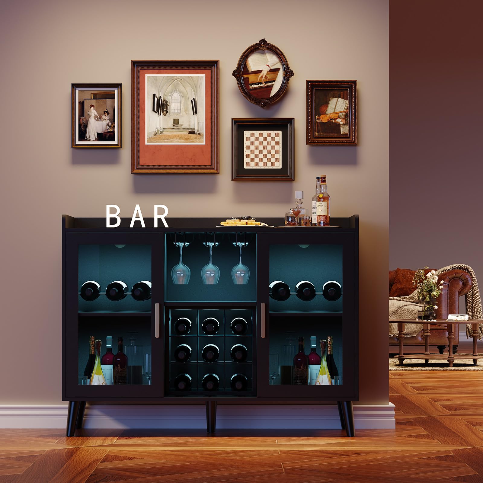 Mobile bar per vini indipendente Garvee con portabottiglie e illuminazione a LED per soggiorno e sala da pranzo, ripiano in legno e vetro da 47,2 pollici