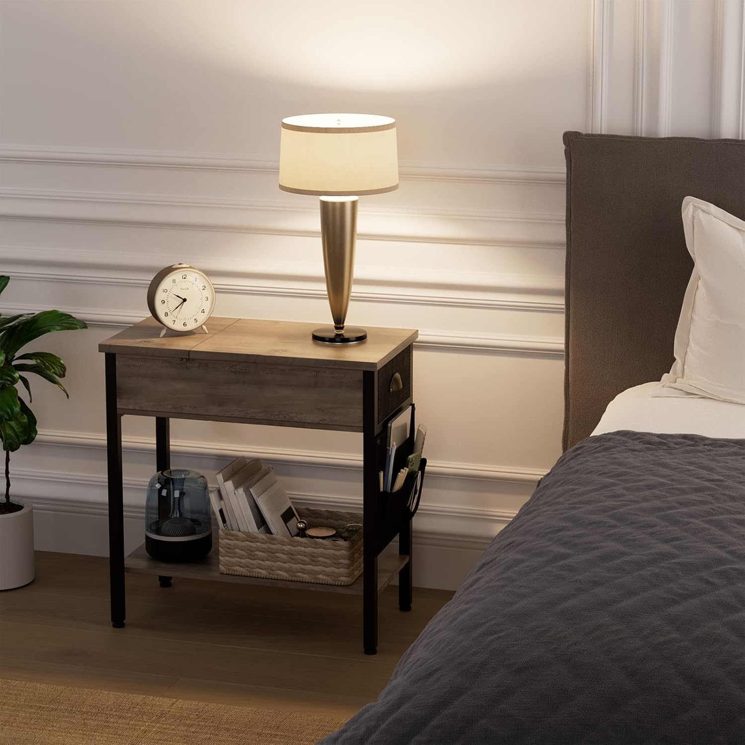 Tavolino laterale GARVEE con cassetto e tasca in tessuto - Comodino versatile in stile retrò per soggiorno e camera da letto (60x32x60 cm, grigio)