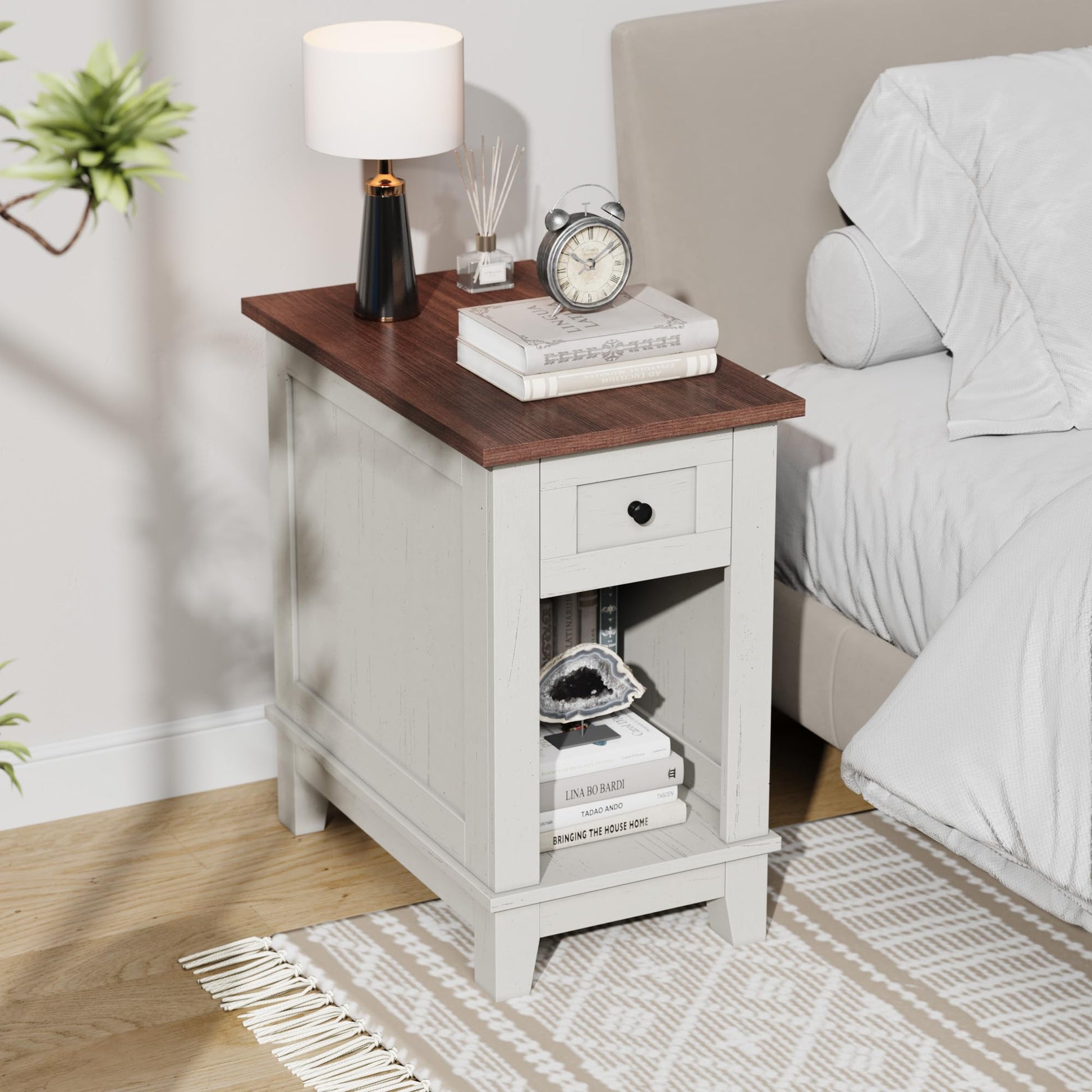 Tavolino laterale stretto Garvee con stazione di ricarica, 2 porte USB e 2 porte CA, in legno MDF per soggiorno e camera da letto, robusto, spazio di archiviazione, colori del legno
