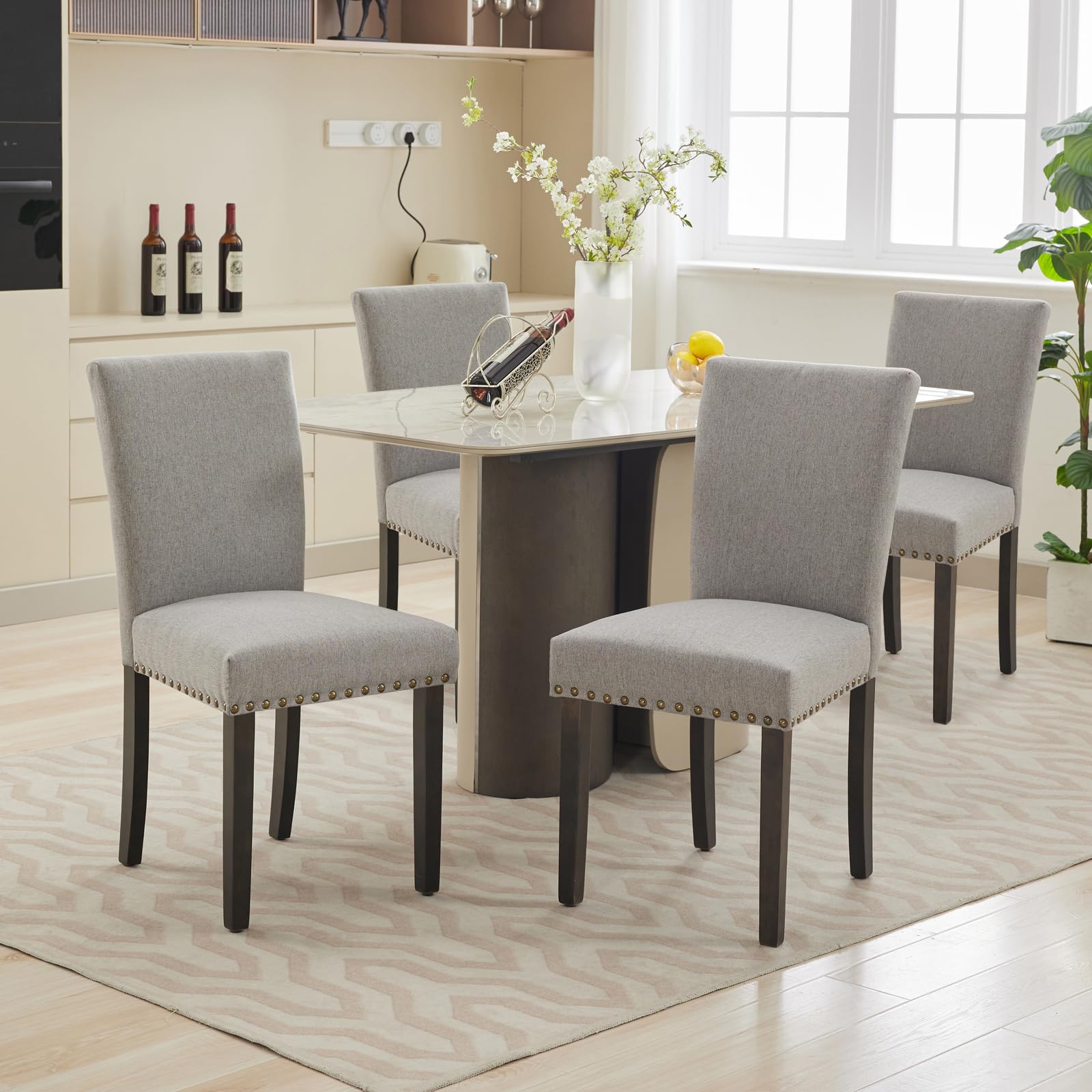 Set di 2 sedie da pranzo imbottite Garvee, tessuto, finiture con borchie, gambe in legno, ergonomiche, moderne, grigio chiaro, per cucina e ristorante