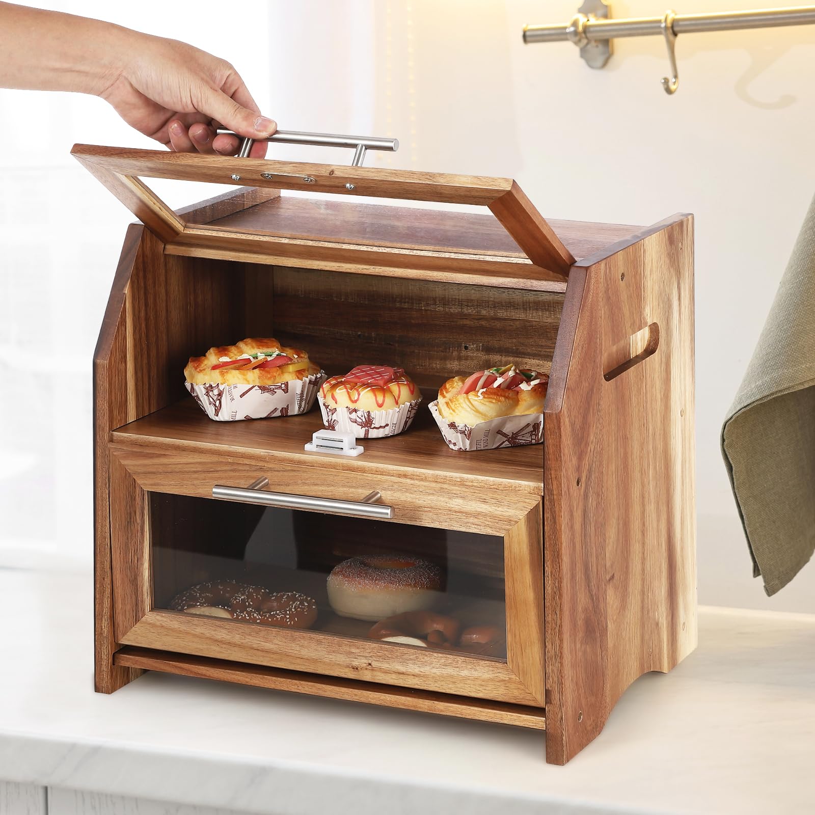 Portapane Garvee a due ripiani in legno di acacia con porta in acrilico e prese d'aria per cucina e tavolo della colazione, 40x26,5x36,5 cm, argento rustico