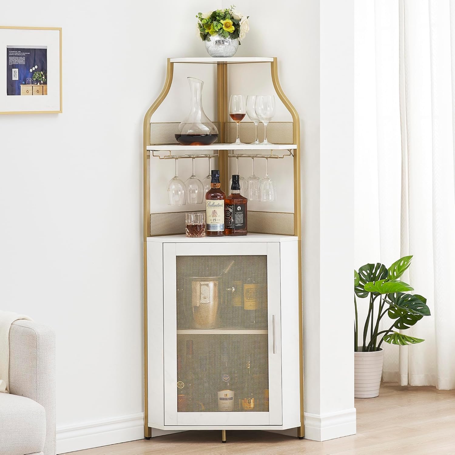 Mobile bar angolare Garvee per liquori con ripiani regolabili, 61 pollici, stile industriale, robusto MDF e metallo, porta in rete, portabicchieri, indipendente, cucina e soggiorno, nero