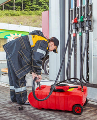 Tanica per carburante Garvee da 15 galloni in HDPE per auto e barca - Rossa con pompa di trasmissione e tubo da 10 piedi per diesel e benzina