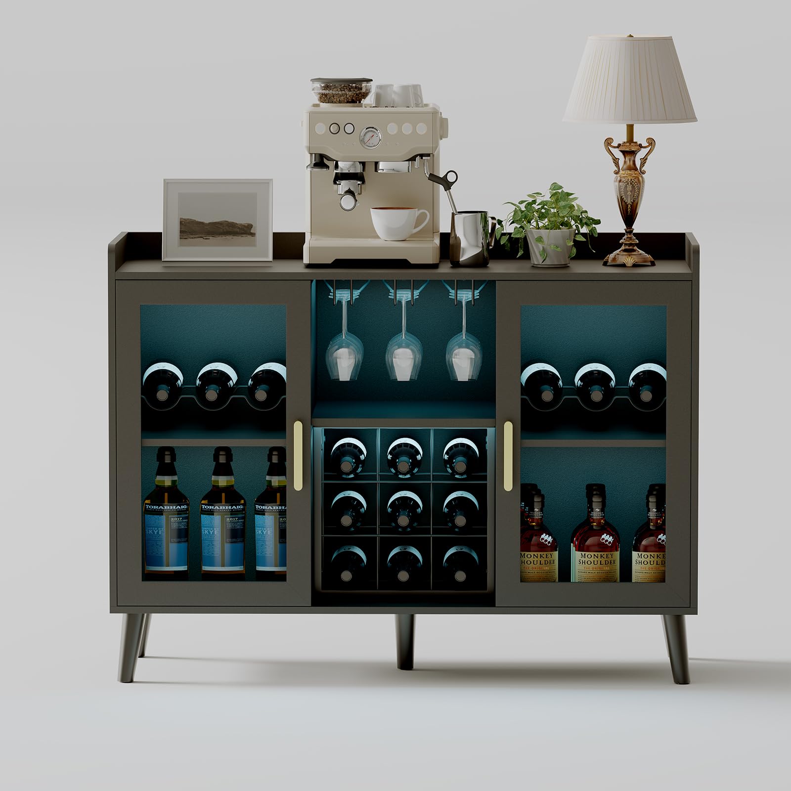 Mobile bar per vini indipendente Garvee con portabottiglie e illuminazione a LED per soggiorno e sala da pranzo, ripiano in legno e vetro da 47,2 pollici