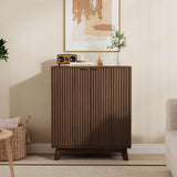 Garvee Mobile Moderno per Soggiorno e Sala da Pranzo con Ante Acanalate e Maniglie Dorate, MDF e Legno, Scaffale Regolabile, Versatile per Ingresso e Cucina