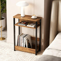 Tavolino laterale stretto Garvee, 3 ripiani con portariviste, in legno MDF, robusto e salvaspazio, marrone, per soggiorno e camera da letto, 18,11x7,87x25,2 pollici