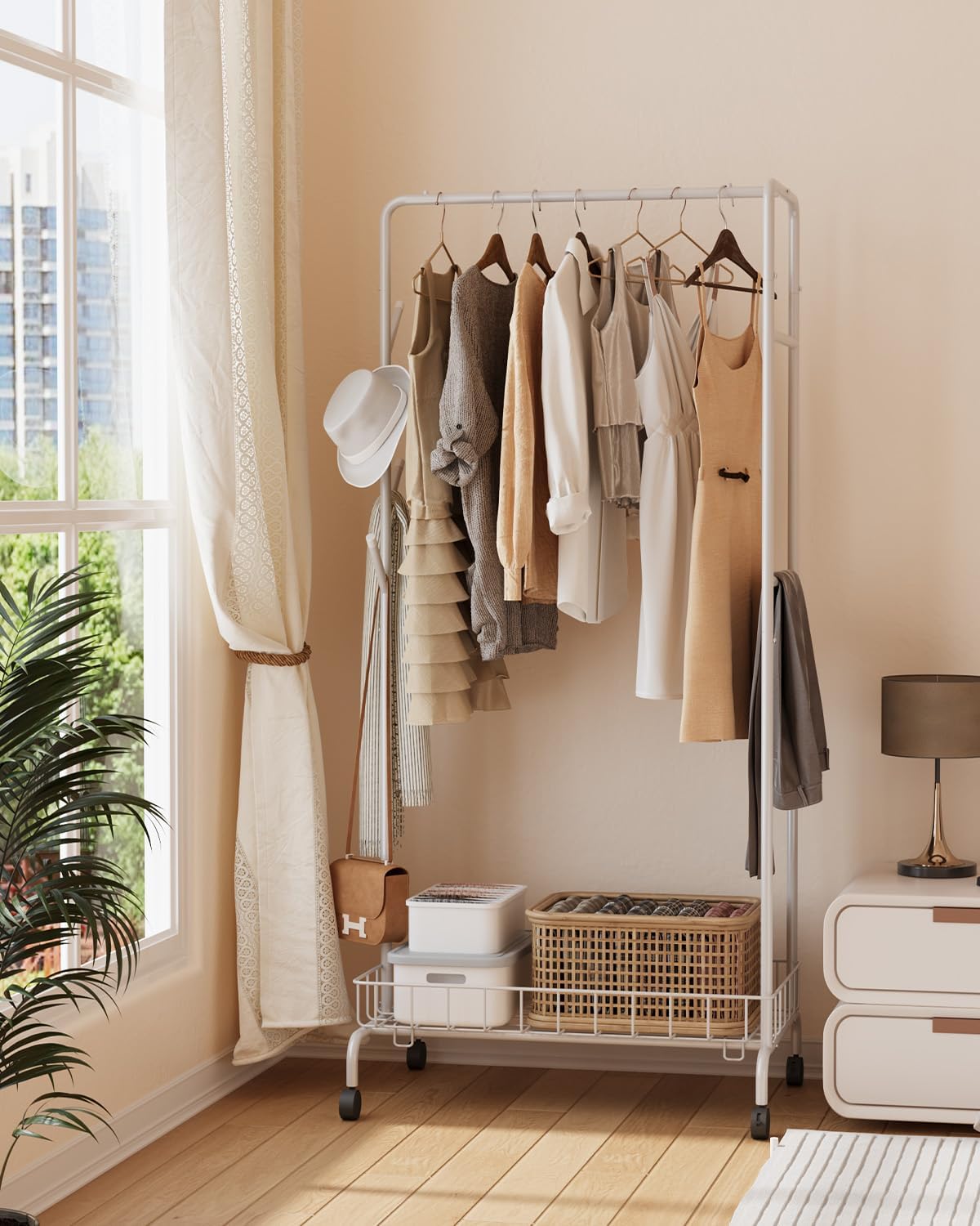 Appendiabiti in metallo Garvee con freni e ripiano, robusto e mobile, acciaio, bianco, per casa e ufficio, salvaspazio