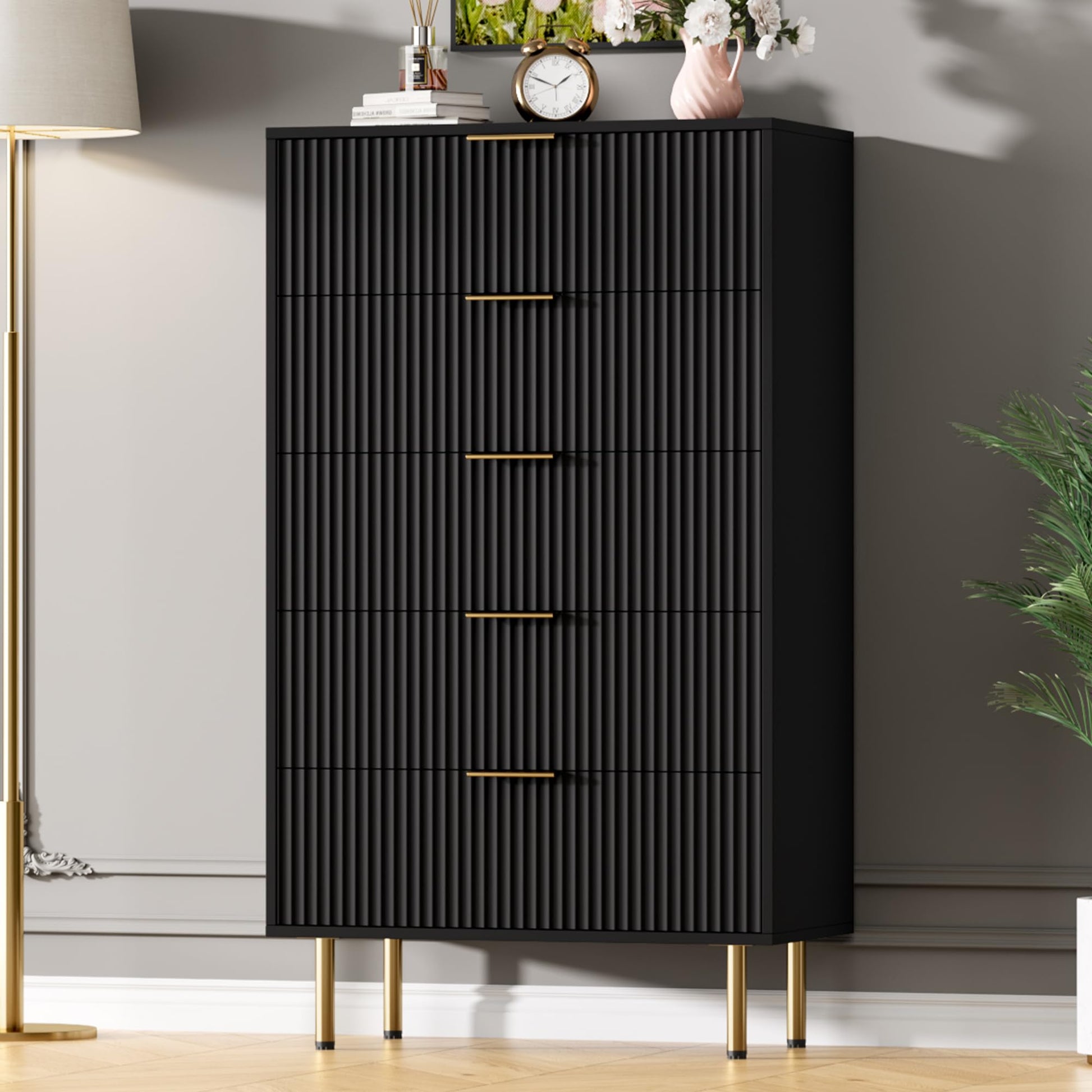 Cassettiera moderna Garvee a 5 cassetti con pannello scanalato per camera da letto e corridoio, 66.29 cm L x 32.51 cm W x 11.68 cm H, legno MDF, maniglie in metallo, robusta