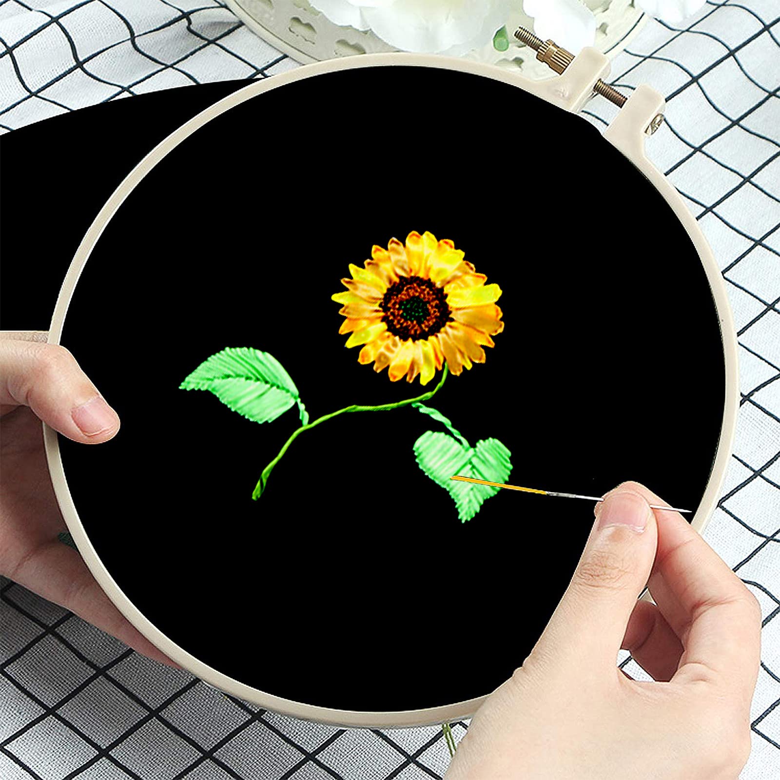 Garvee Set Ricamo Fai-da-Te Per Principianti Adulti Con Tela Nera, Telaio 20cm, Motivo Floreale Colorato, Borsa Canvas, Regalo Creativo