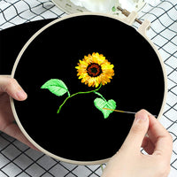 Garvee Set Ricamo Fai-da-Te Per Principianti Adulti Con Tela Nera, Telaio 20cm, Motivo Floreale Colorato, Borsa Canvas, Regalo Creativo