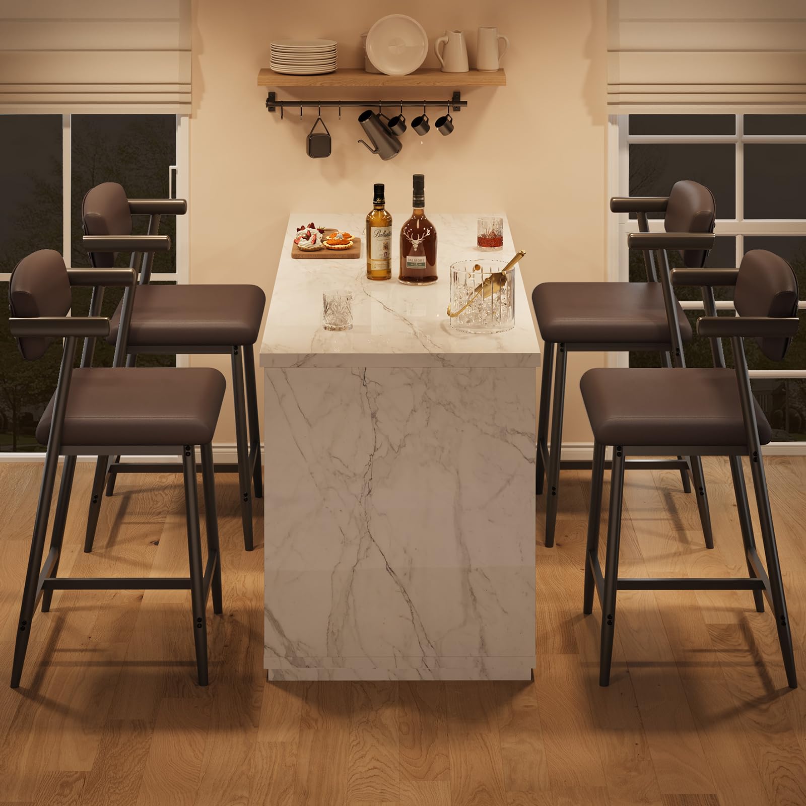 Set di 2 sgabelli da bar Garvee, 26,5" imbottiti, ergonomici con braccioli, seduta ampia e confortevole, struttura in metallo, poggiapiedi, marrone, per cucina e bar