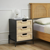 Comodino Garvee in rattan con 3 cassetti in vimini naturale, stile moderno, struttura in legno resistente, nero, camera da letto e soggiorno