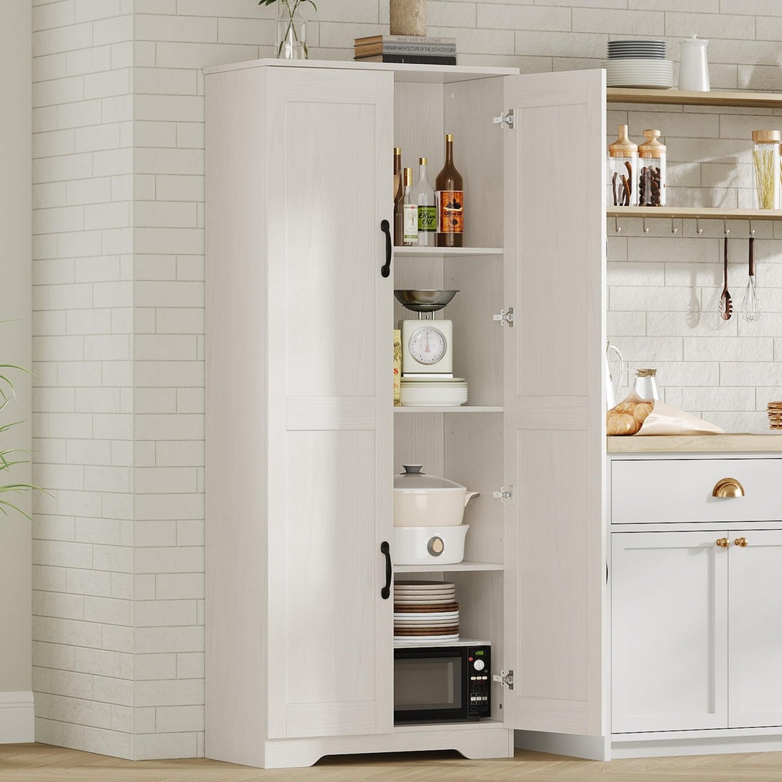 Mobile dispensa alto Garvee da 60" con 2 ante, ripiani regolabili, bianco, versatile per cucina e bagno