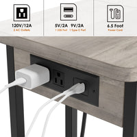 Tavolino laterale Garvee a forma di C con stazione di ricarica, porte e prese USB, 3 ripiani, melamina, grigio per soggiorno e camera da letto