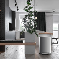 Pattumiera Garvee in acciaio inox da 50 litri con pedale, coperchio a chiusura ammortizzata, rettangolare, antiodore per cucina e bagno, argento