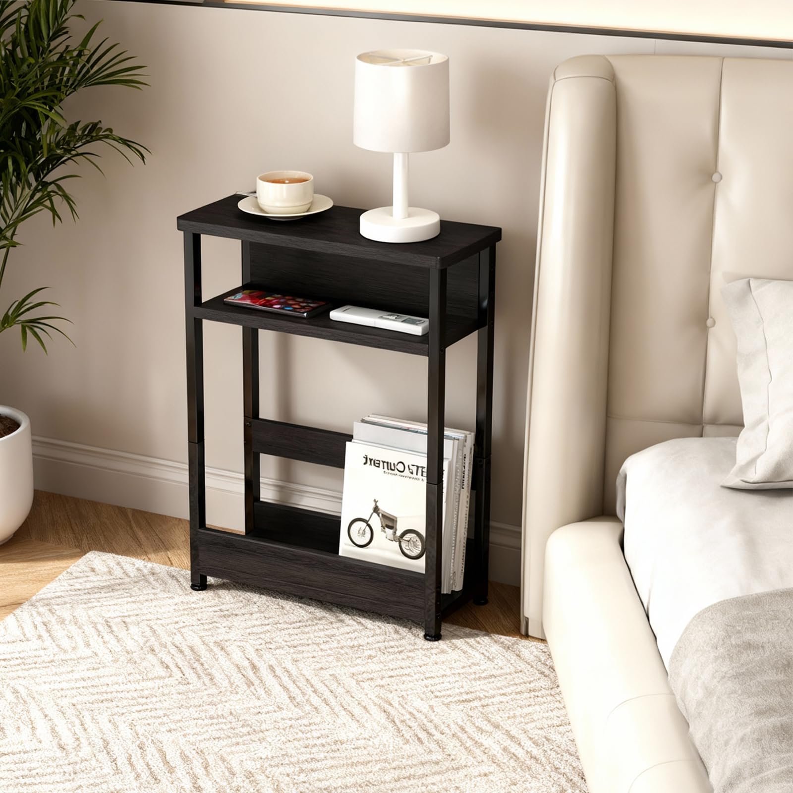 Tavolino laterale stretto Garvee, 3 ripiani con portariviste per soggiorno e camera da letto, 18,11x7,87x25,2 pollici, nero