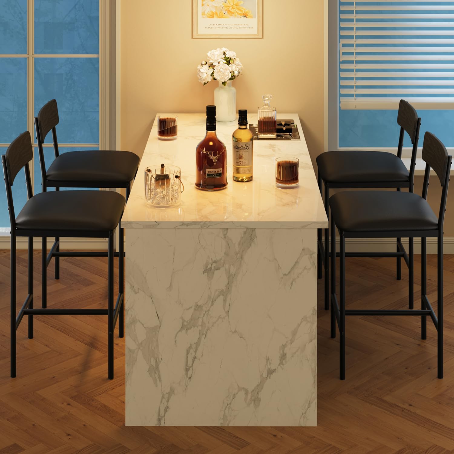 Set 4 sgabelli da bar Garvee con rivestimento in PU, poggiapiedi, ergonomici per cucina e appartamento, 37.4" H, nero rustico