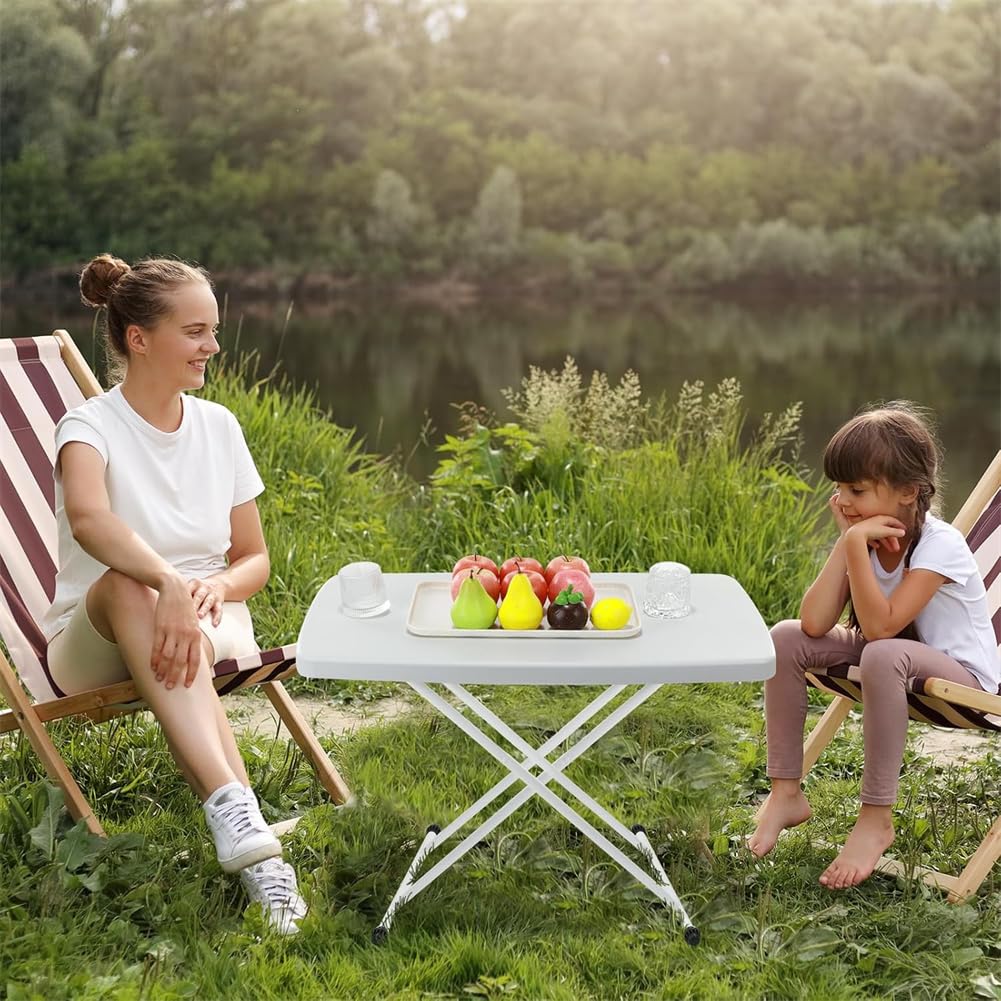 Tavolo da giardino pieghevole Garvee, altezza regolabile, tavolino laterale piccolo, per esterni, struttura in metallo, 65 x 45 x 46–71 cm, plastica, bianco