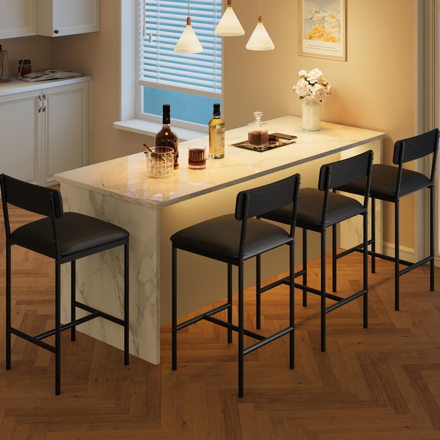 Set 4 sgabelli da bar Garvee con rivestimento in PU, poggiapiedi, ergonomici per cucina e appartamento, 37.4" H, nero rustico