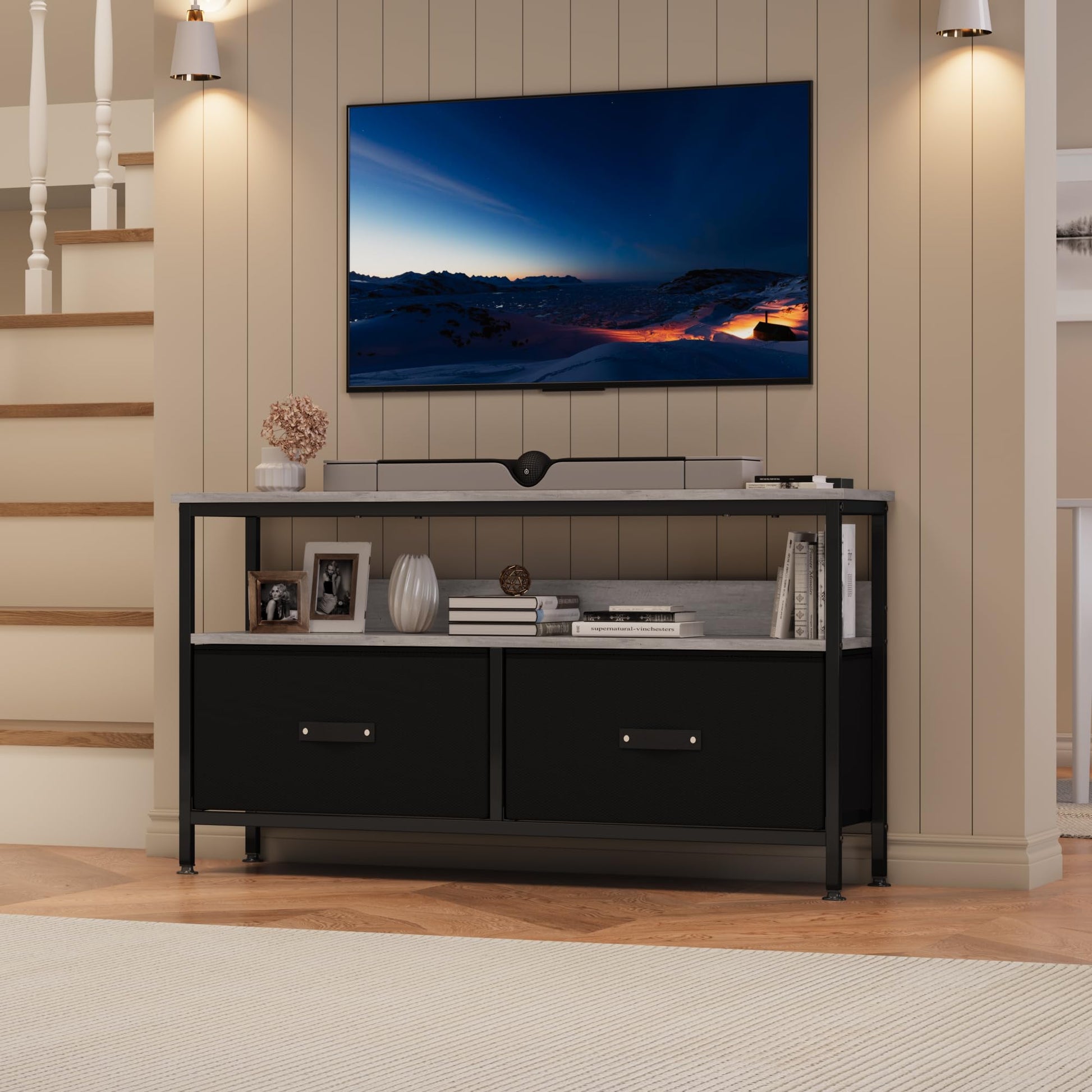 Mobile TV Garvee da 50 pollici, mobiletto TV compatto per soggiorno, 2 cassetti, legno grigio, cassetti neri, consolle TV in stile cassettiera, camera da letto