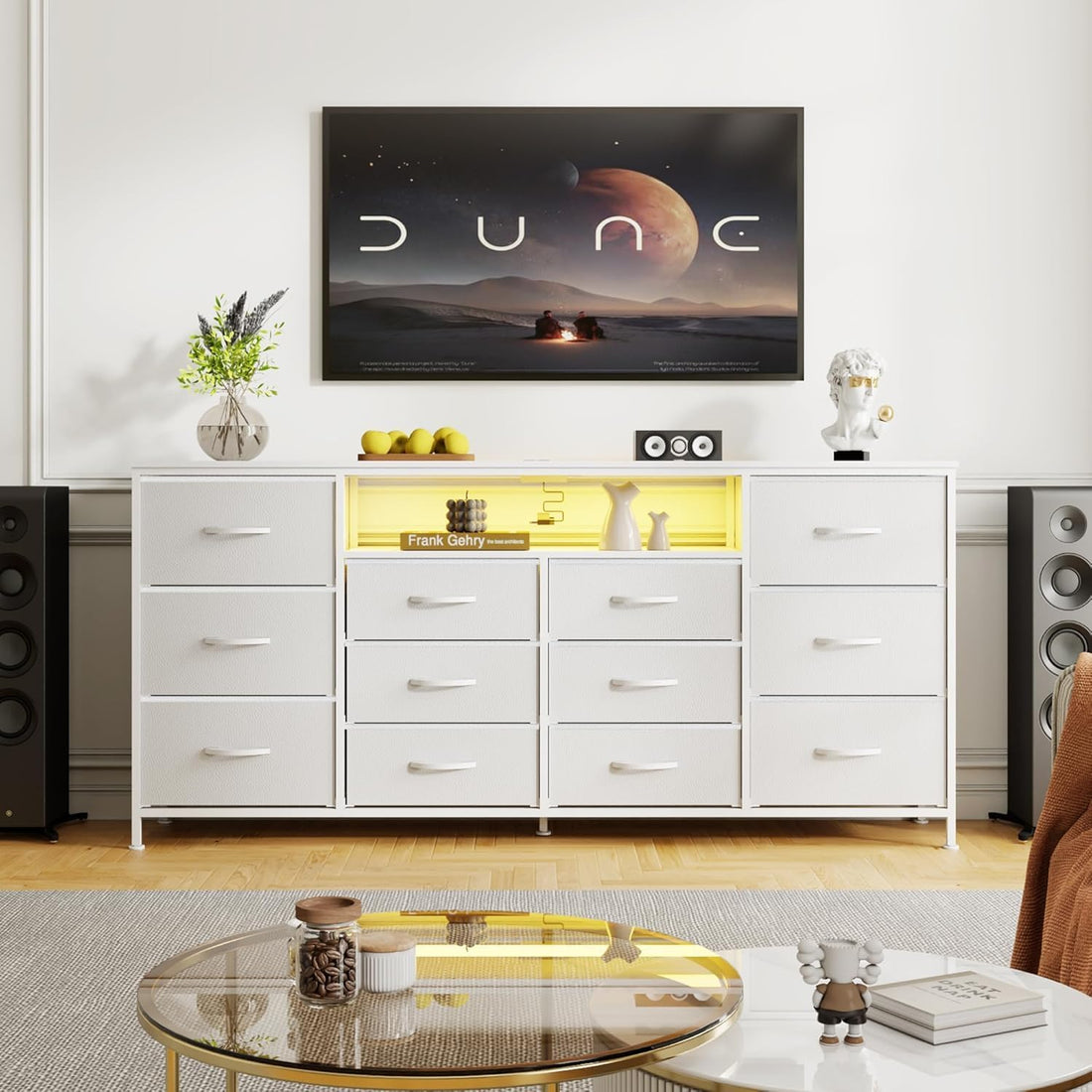 Mobile TV Garvee da 63" per TV da 65-75" con 12 cassetti, illuminazione a LED, rivestimento in tessuto, caricabatterie, ripiani aperti, mobili moderni per soggiorno