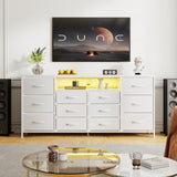 Mobile TV Garvee da 63" per TV da 65-75" con 12 cassetti, illuminazione a LED, rivestimento in tessuto, caricabatterie, ripiani aperti, mobili moderni per soggiorno - Bianco