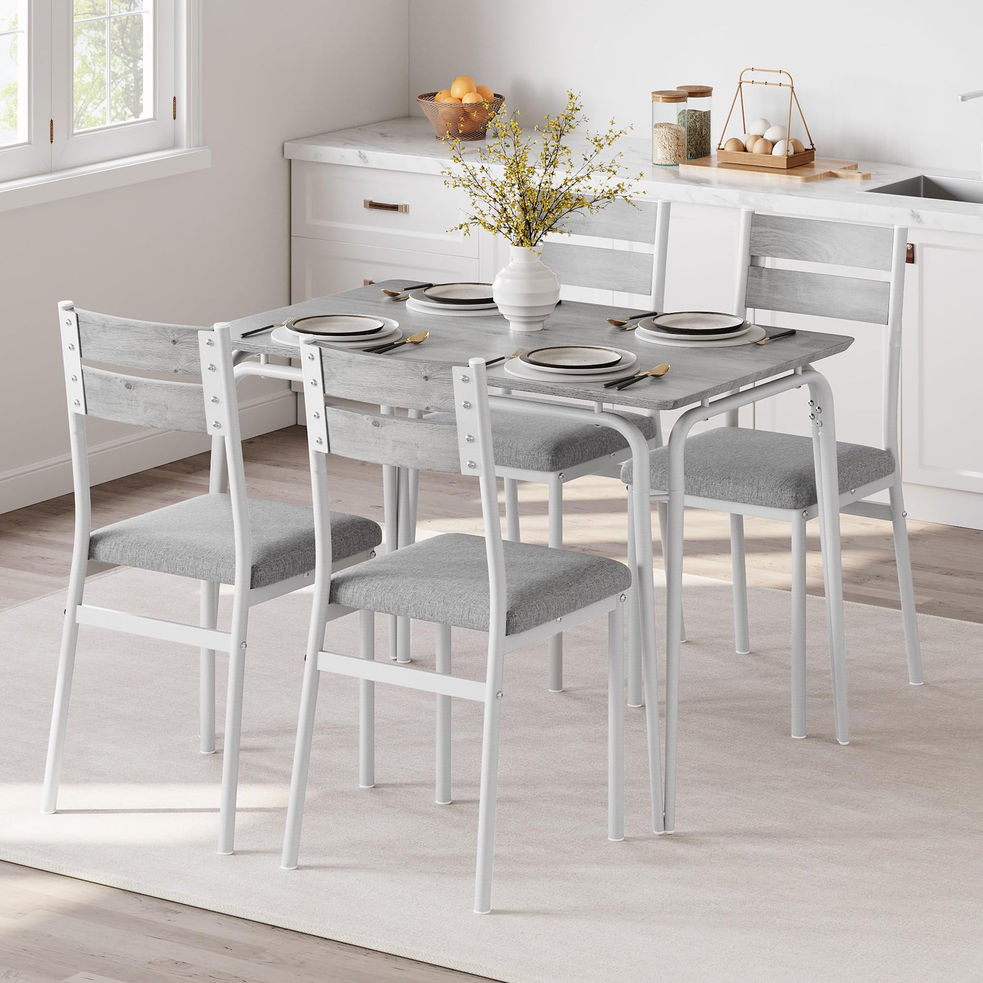 Set da pranzo Garvee per 4 persone, tavolo quadrato con 4 sedie imbottite, MDF e metallo, salvaspazio e stabile, per stanze e cucine piccole