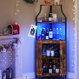 Mobile bar angolare Garvee per liquori con ripiani regolabili, 61 pollici, stile industriale, MDF e metallo, porta a rete, porta bicchieri, indipendente, cucina e soggiorno - Retrò