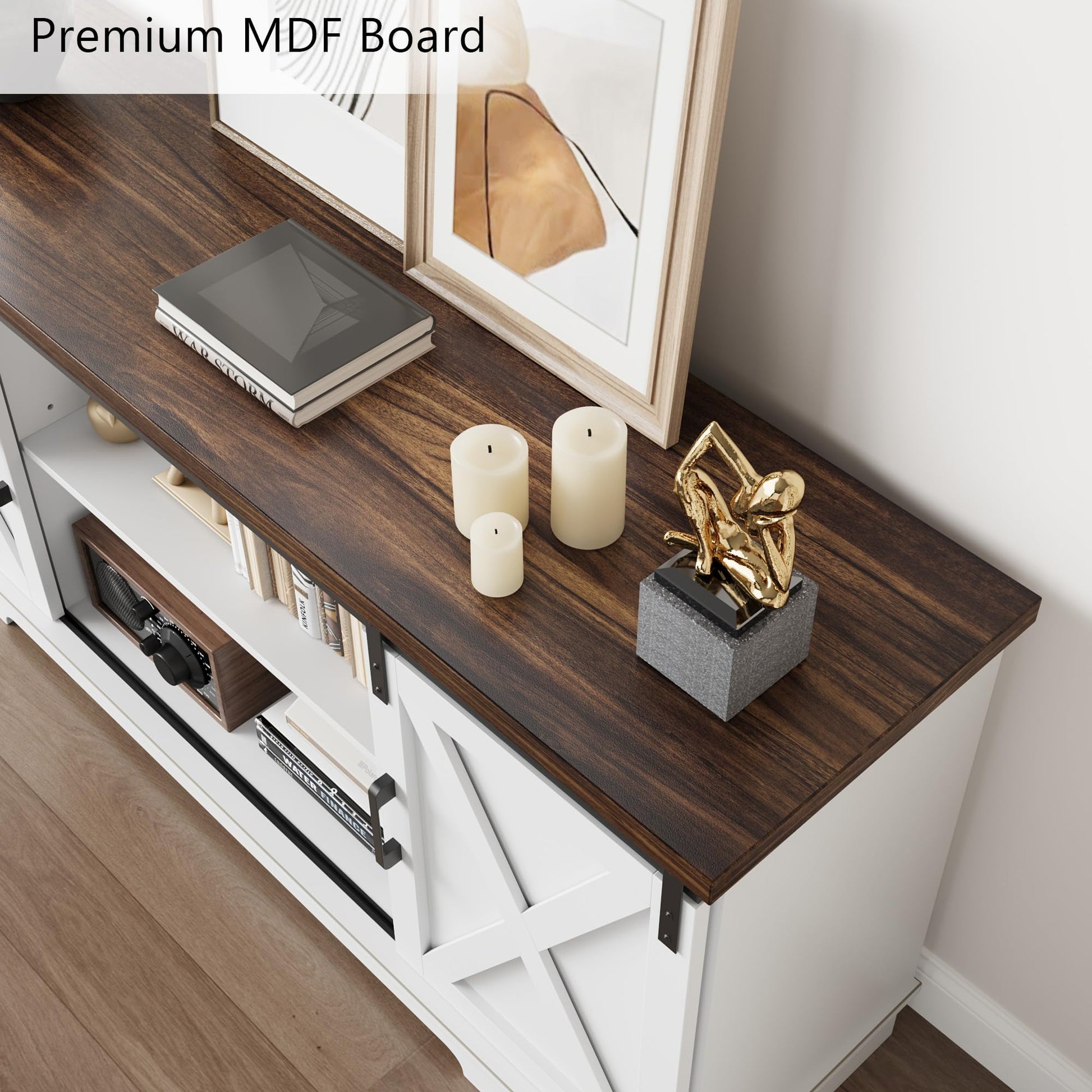 Mobile TV Garvee Farmhouse per TV da 65 pollici con ante scorrevoli e ripiano regolabile, legno, mobili multimediali moderni, bianco e marrone, soggiorno e camera da letto