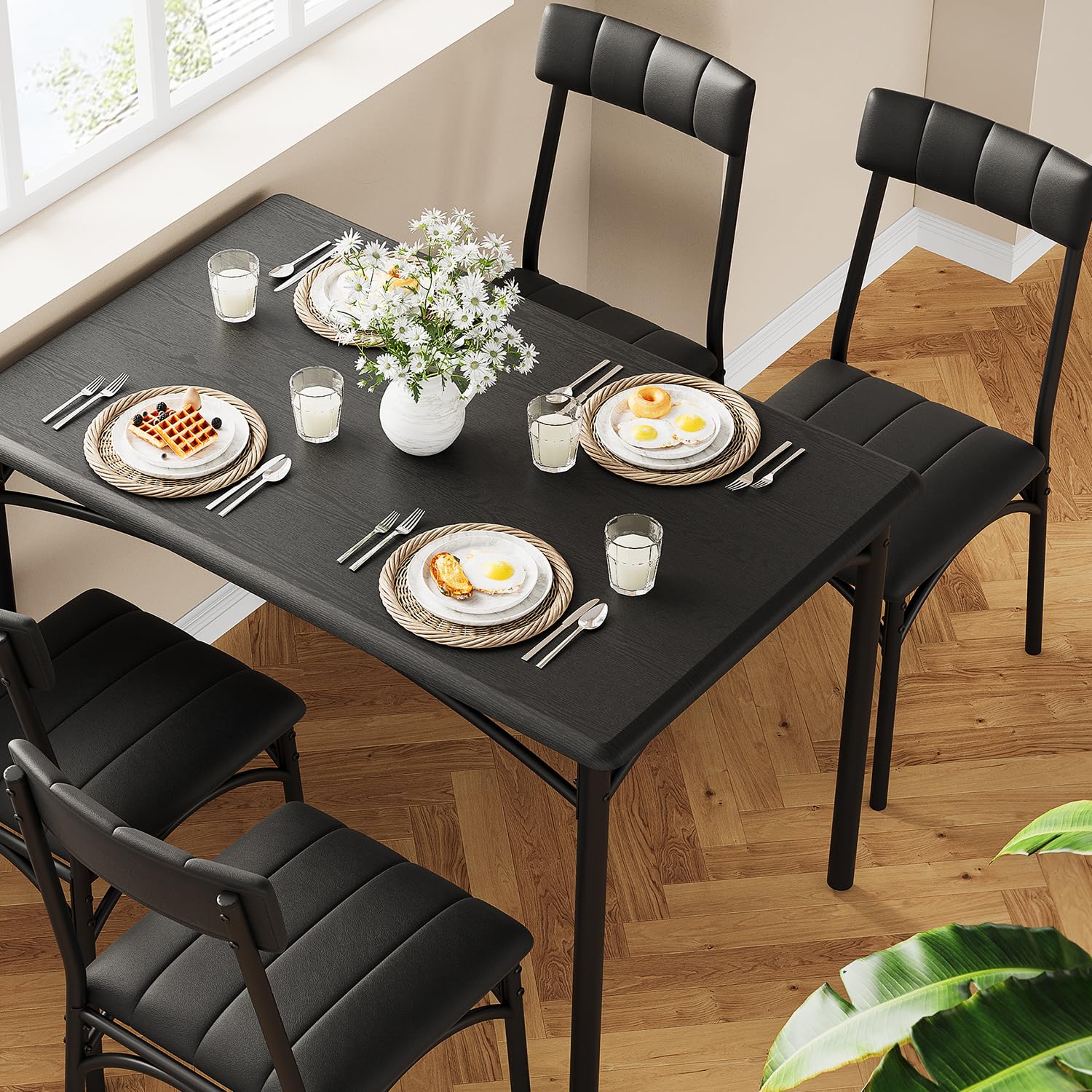 Set da pranzo Garvee da 5 pezzi, tavolo da pranzo rustico nero con sedie imbottite, per piccoli spazi, 44,33" L x 27,63" P x 30,03" H