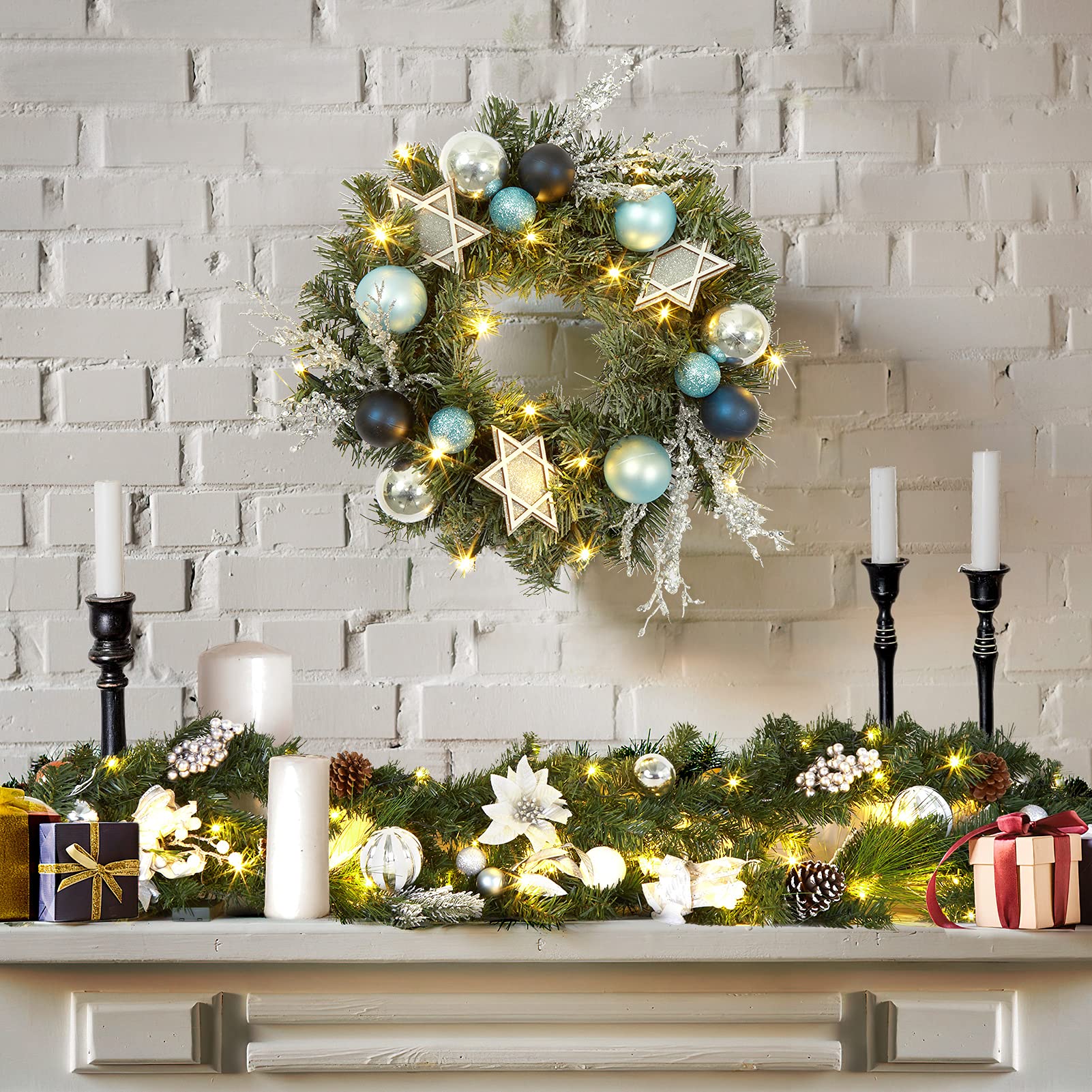 Ghirlanda natalizia Garvee da 18 pollici con 15 luci LED, PVC verde da 45 cm, stella bianca a sei punte, palline di Natale blu, anello di metallo per porta, parete, camino