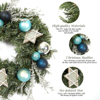 Ghirlanda natalizia Garvee da 18 pollici con 15 luci LED, PVC verde da 45 cm, stella bianca a sei punte, palline di Natale blu, anello di metallo per porta, parete, camino