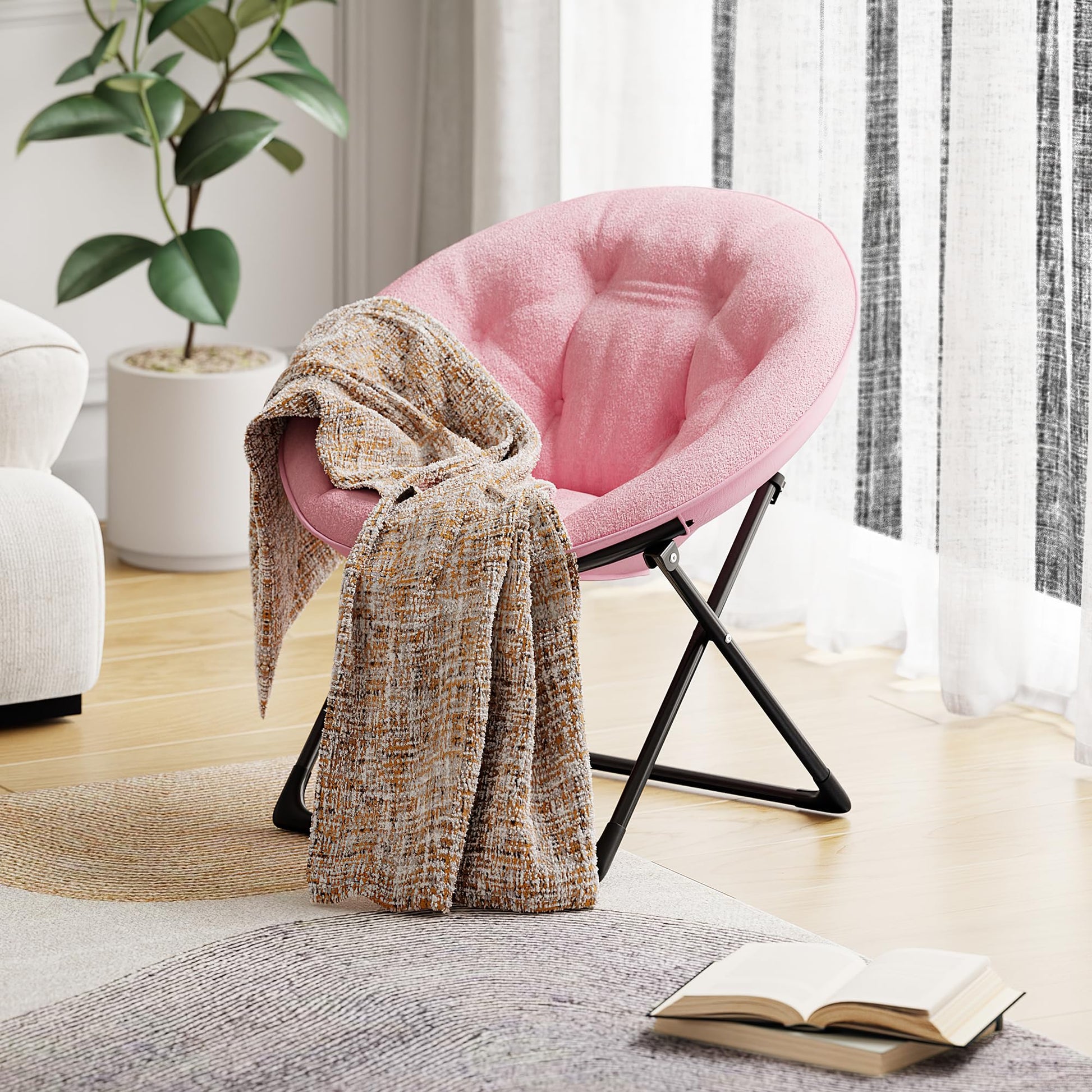 Poltrona Garvee Saucer Chair con struttura dorata, pelliccia sintetica oversize, pieghevole per camera da letto e soggiorno, rosa