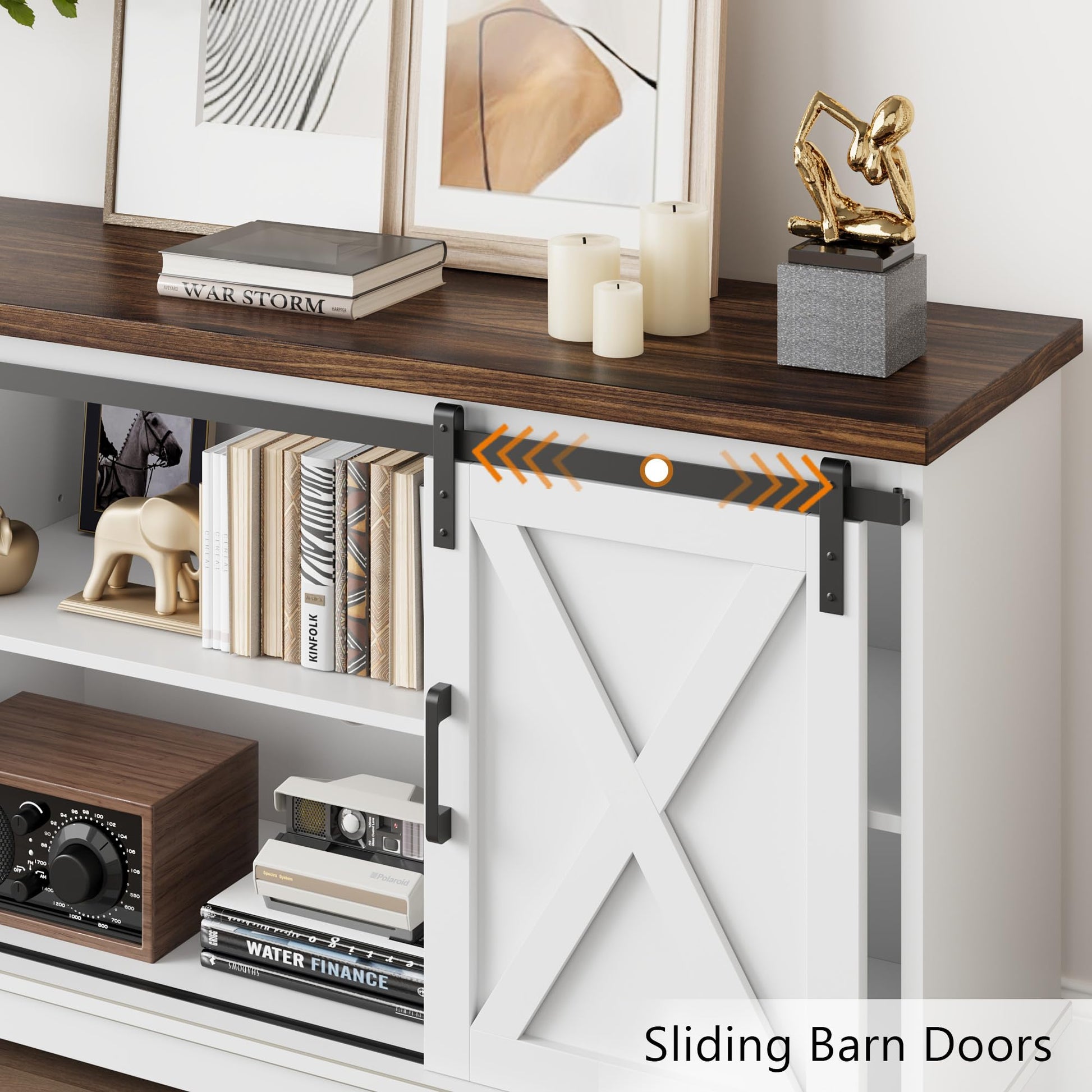 Mobile TV Garvee Farmhouse per TV da 65 pollici con ante scorrevoli e ripiano regolabile, legno, mobili multimediali moderni, bianco e marrone, soggiorno e camera da letto