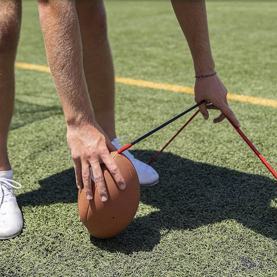 Supporto in metallo per calci da calcio Garvee Football Kicking Tee per allenamento e calci da porta, regolabile, robusto, per tutte le misure di calcio, per esterni e interni