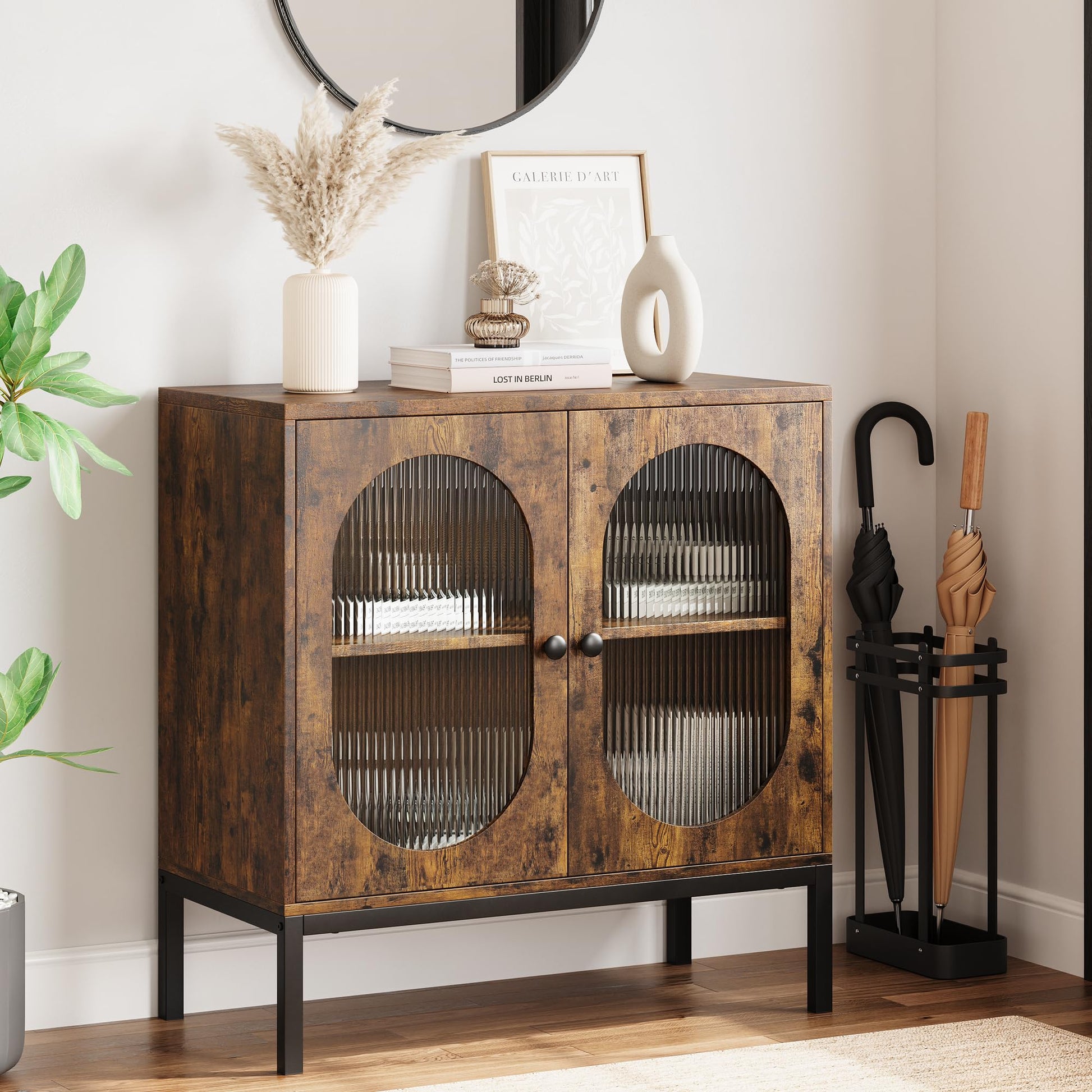 Credenza Garvee da 31'' con frontale in vetro e ripiano regolabile per soggiorno e cucina, marrone rustico